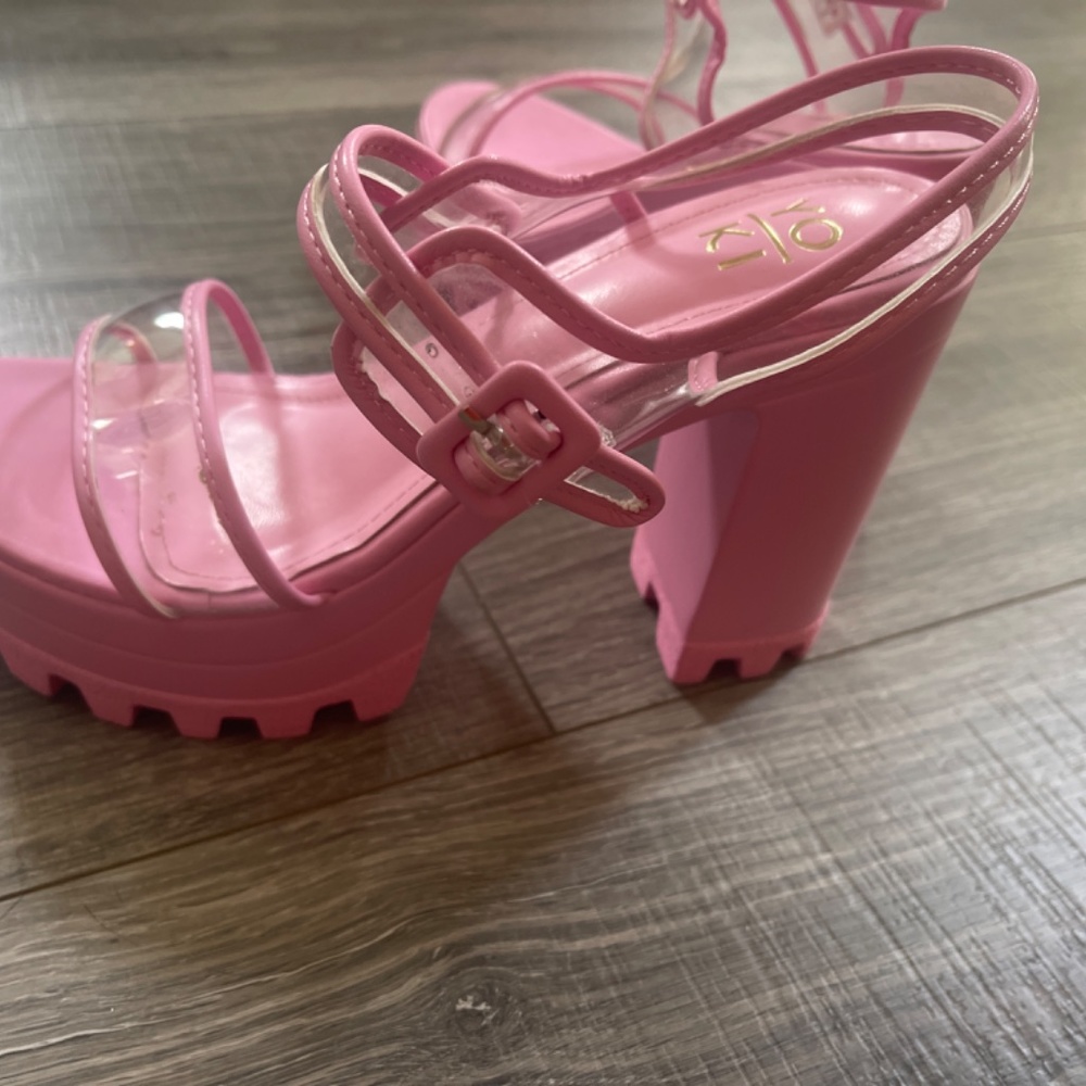 Pink Heels - Picture 2 of 4